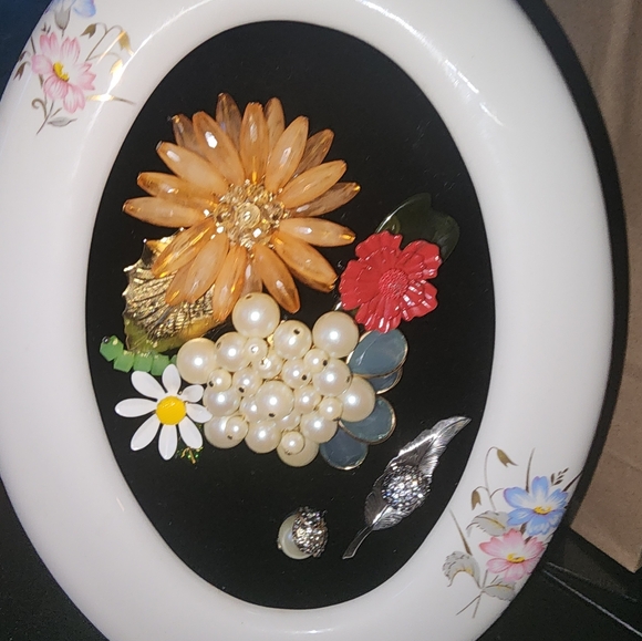 HAND CRAFTED FRAMED JEWELRY - Picture 6 of 7